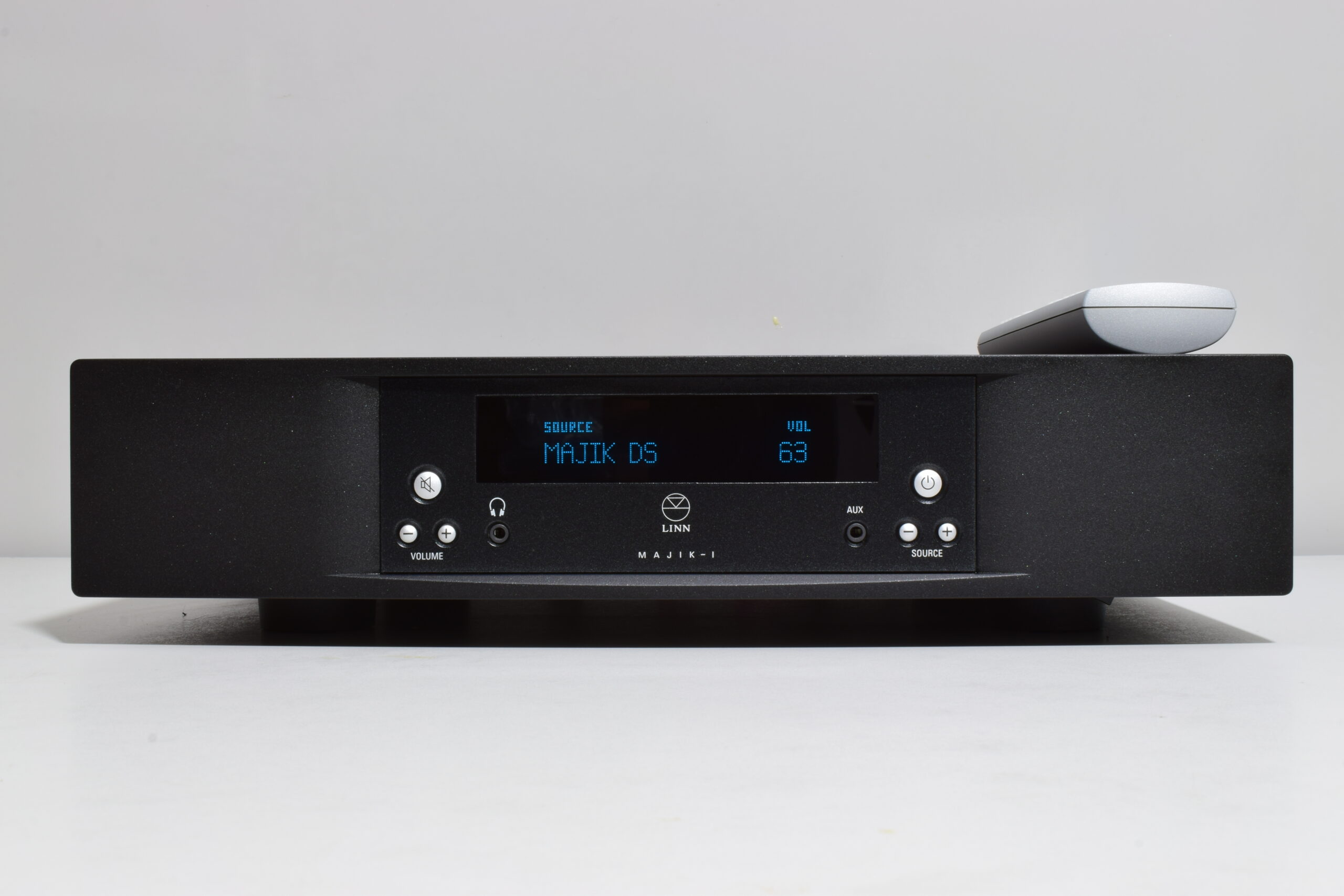LINN MAJIK-I INTEGRATED AMPLIFIER. DYNAMIK. CHAKRA. REMOTE. WITH PHONO MM. 1 LINN MAJIK-I INTEGRATED AMPLIFIER. DYNAMIK. CHAKRA. REMOTE. WITH PHONO MM.
