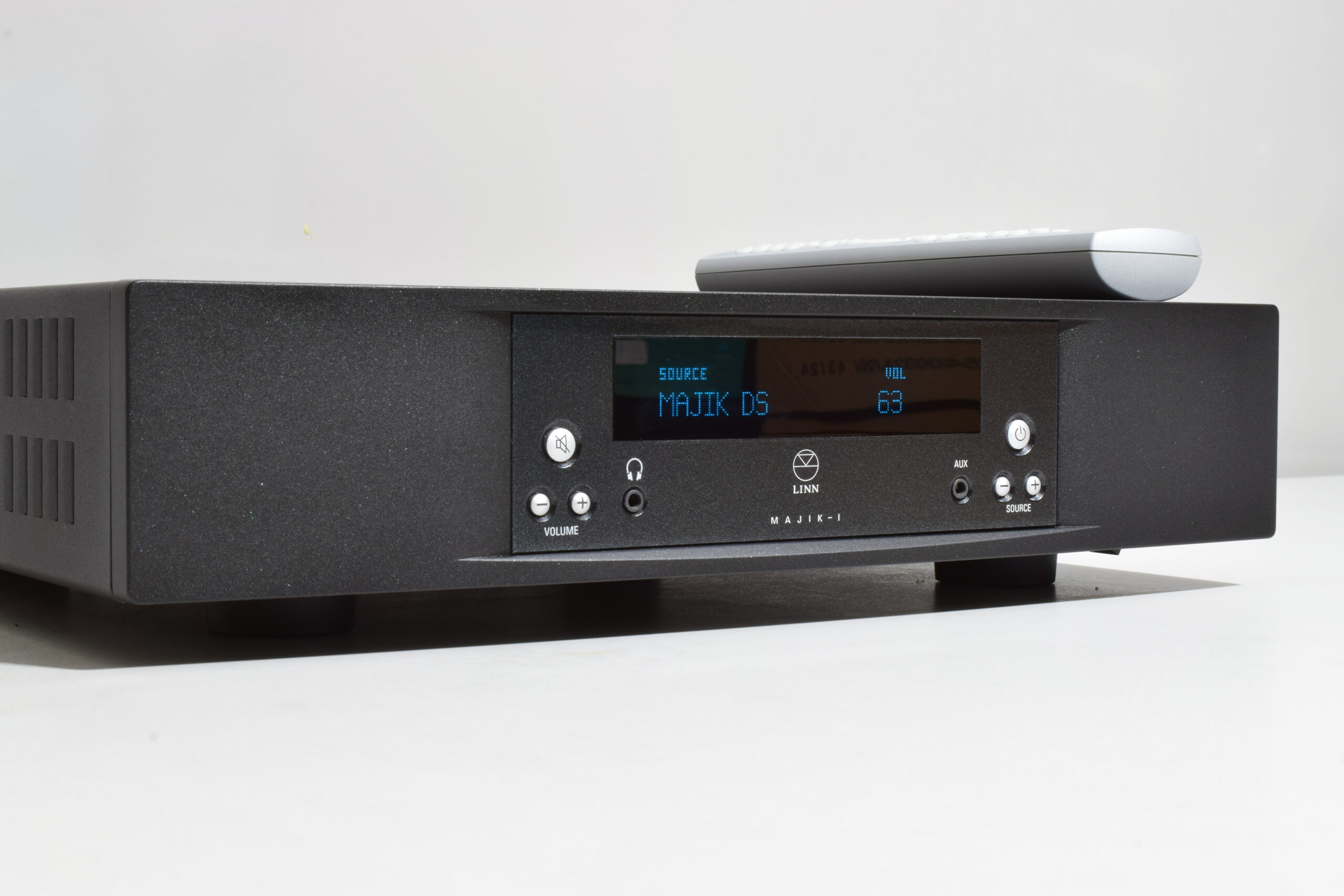 LINN MAJIK-I INTEGRATED AMPLIFIER. DYNAMIK. CHAKRA. REMOTE. WITH PHONO MM. 4 LINN MAJIK-I INTEGRATED AMPLIFIER. DYNAMIK. CHAKRA. REMOTE. WITH PHONO MM. - Image 4