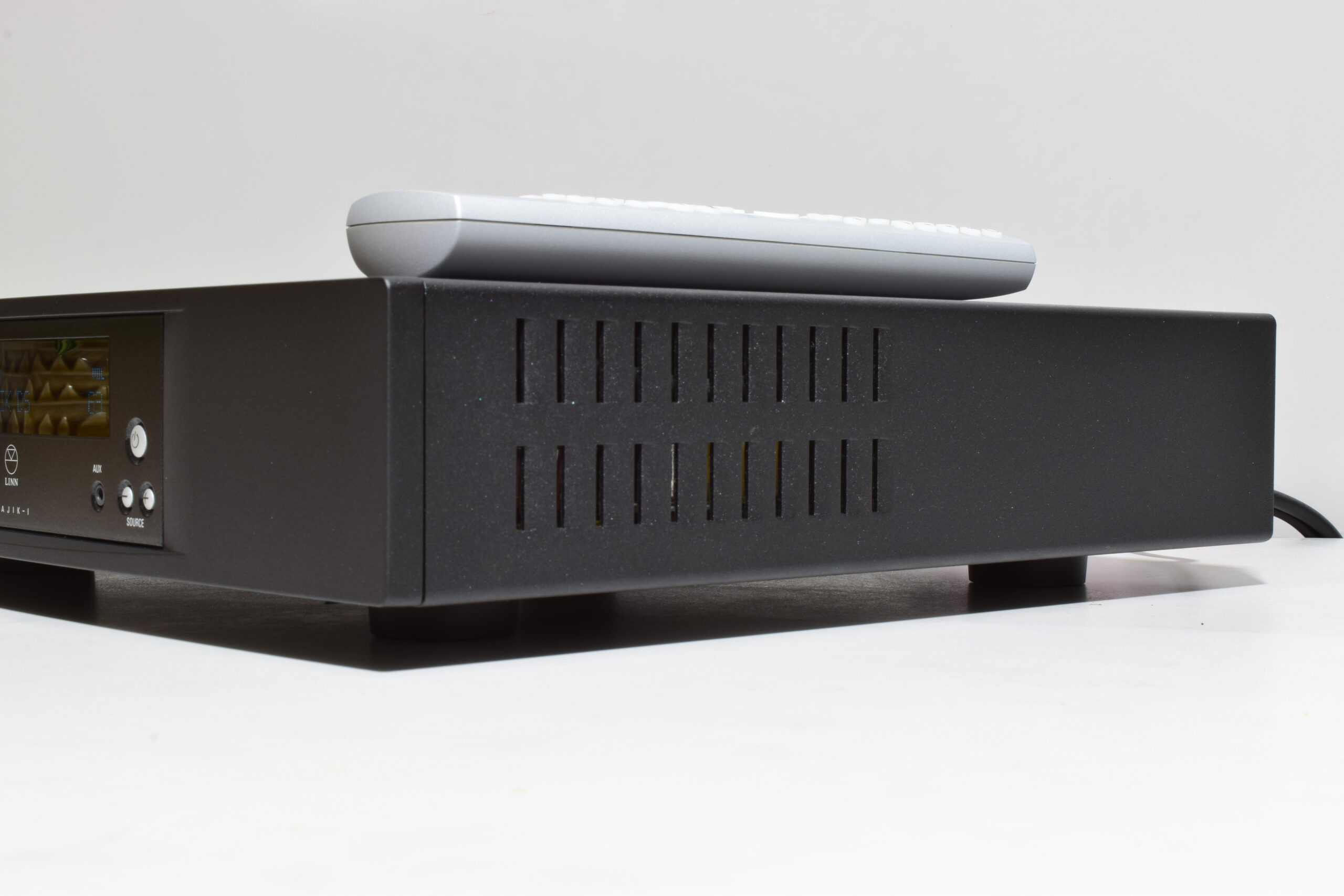 LINN MAJIK-I INTEGRATED AMPLIFIER. DYNAMIK. CHAKRA. REMOTE. WITH PHONO MM. 8 LINN MAJIK-I INTEGRATED AMPLIFIER. DYNAMIK. CHAKRA. REMOTE. WITH PHONO MM. - Image 8