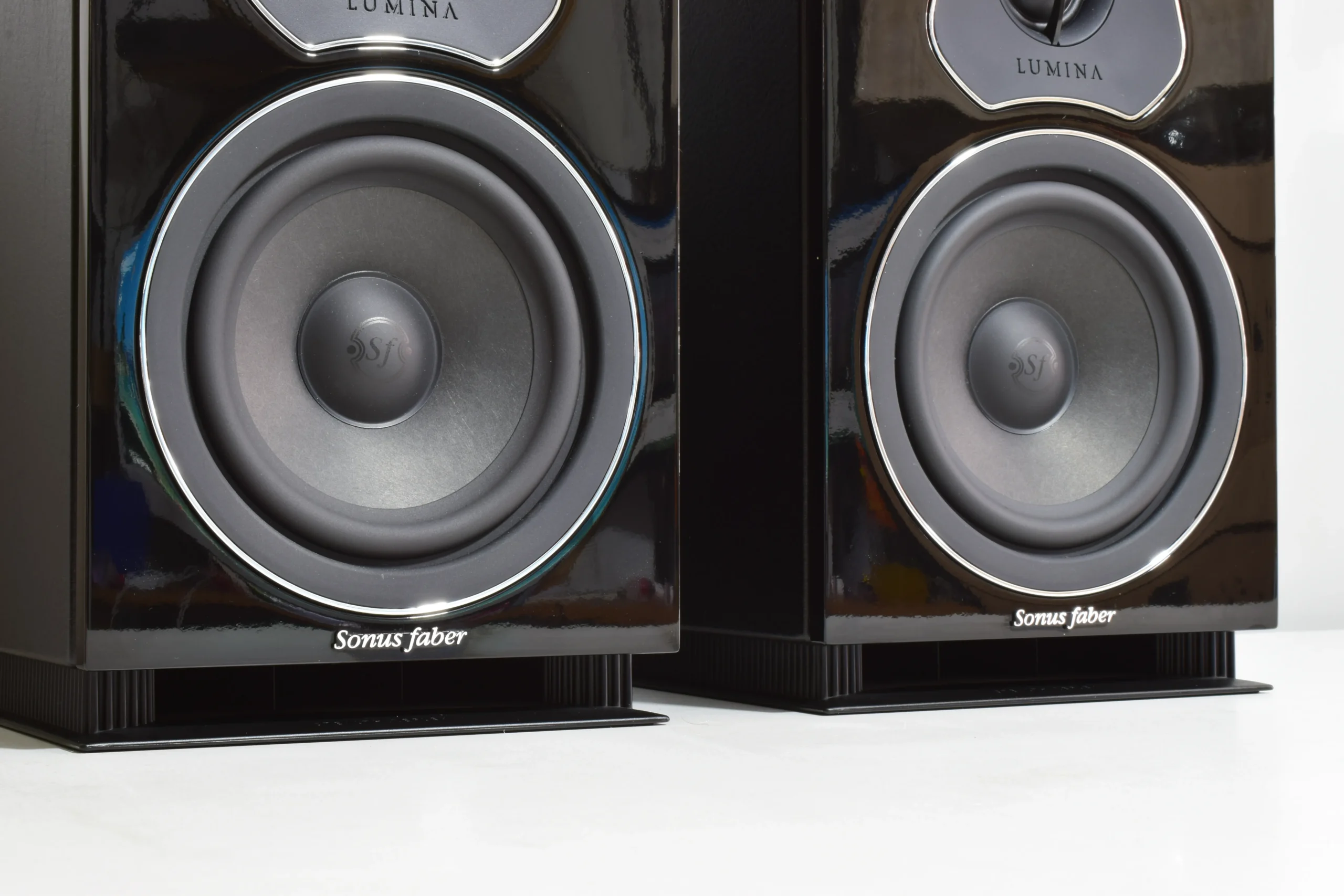 SONUS FABER LUMINA II BOOKSHELF SPEAKERS. GLOSS BLACK LEATHER FINISH. 9 SONUS FABER LUMINA II BOOKSHELF SPEAKERS. GLOSS BLACK LEATHER FINISH. - Image 9