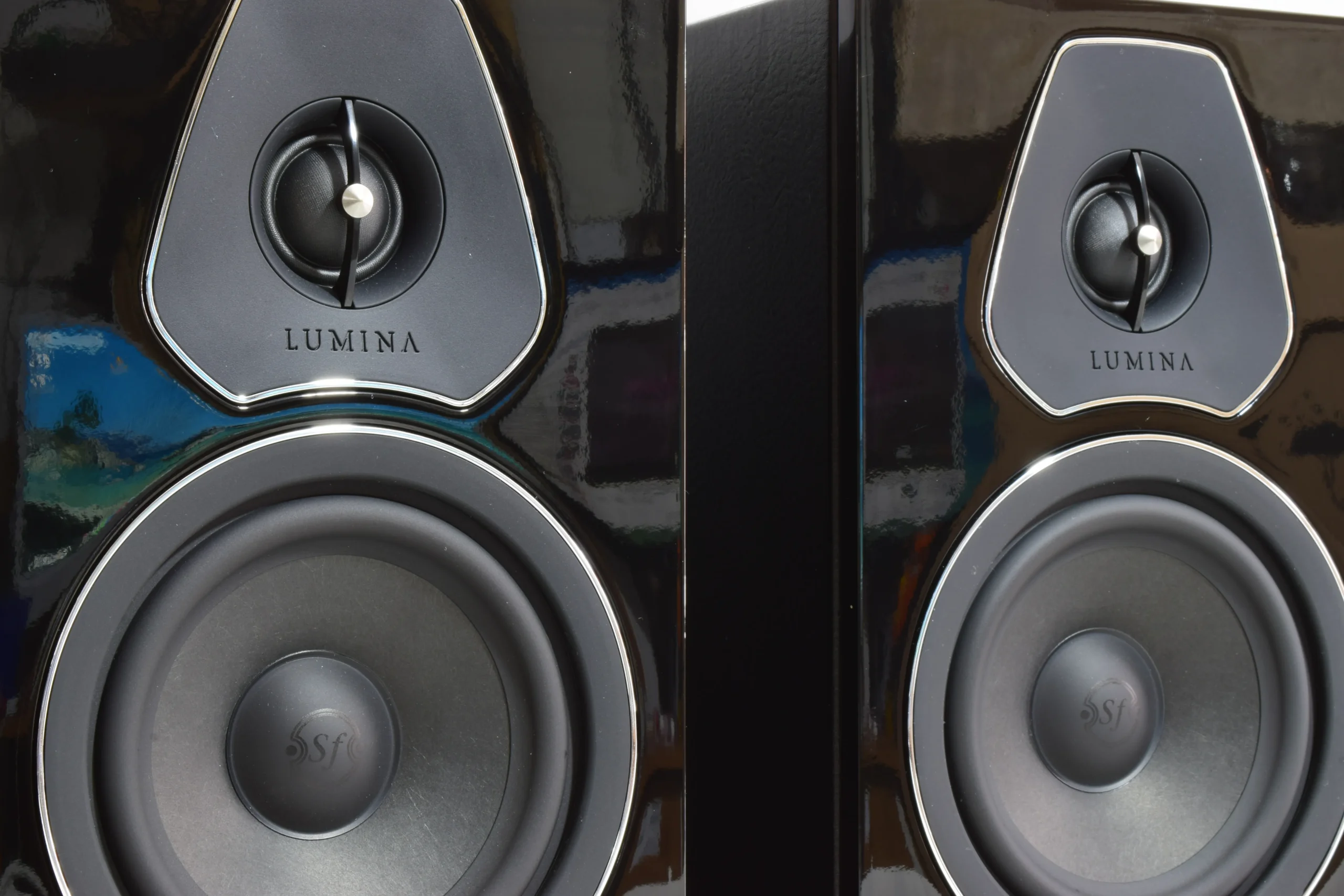 SONUS FABER LUMINA II BOOKSHELF SPEAKERS. GLOSS BLACK LEATHER FINISH. 10 SONUS FABER LUMINA II BOOKSHELF SPEAKERS. GLOSS BLACK LEATHER FINISH. - Image 10