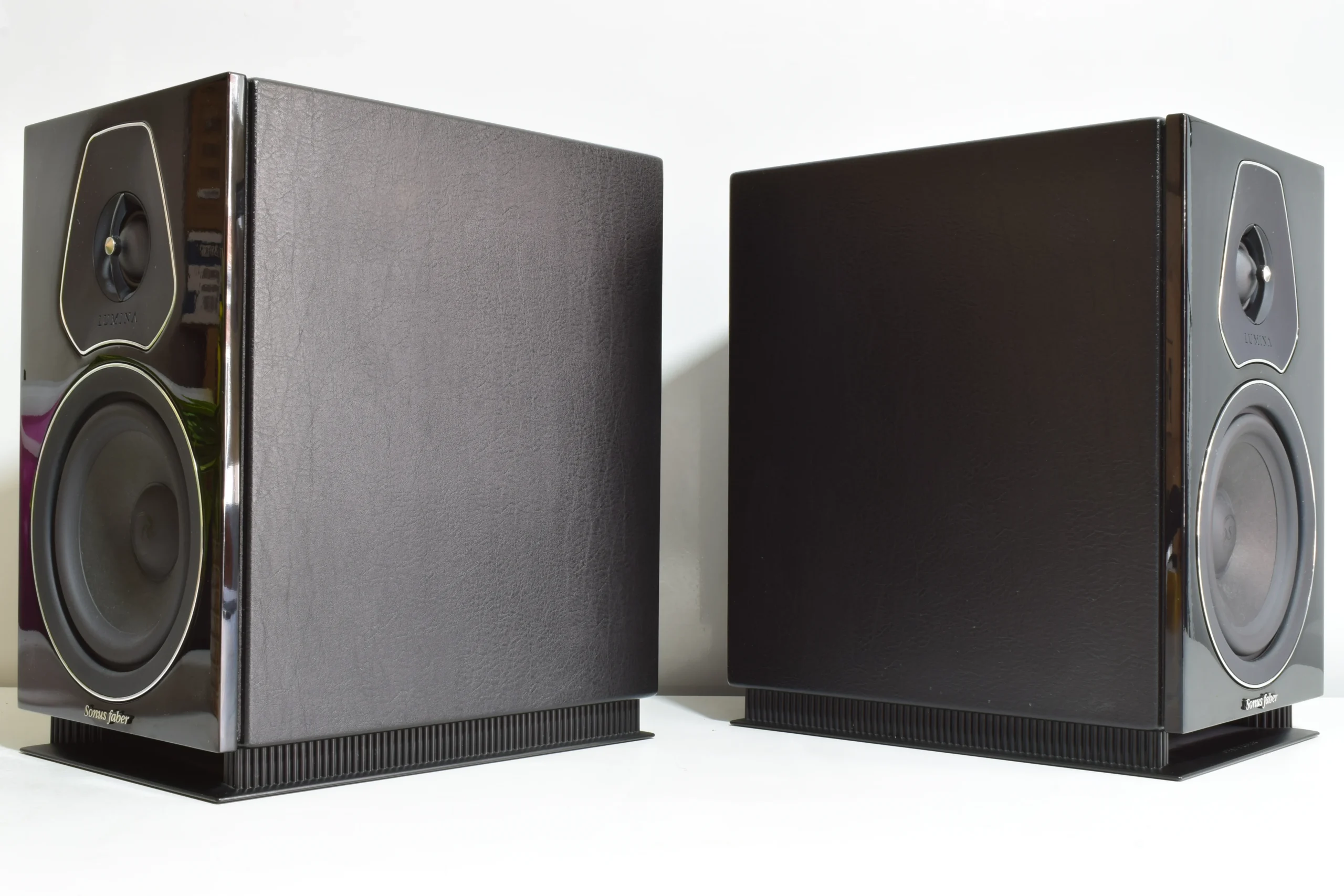 SONUS FABER LUMINA II BOOKSHELF SPEAKERS. GLOSS BLACK LEATHER FINISH. 11 SONUS FABER LUMINA II BOOKSHELF SPEAKERS. GLOSS BLACK LEATHER FINISH. - Image 11