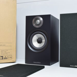 Second Hand Hi Fi 3 B&W BOWERS & WILKINS 607 BOOKSHELF SPEAKERS IN BLACK. BOXED.