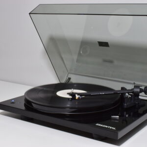 PRO-JECT ESSENTIAL III RECORDMASTER WITH ORTOFON OM10 & THE Q UP FITTED. NICE.
