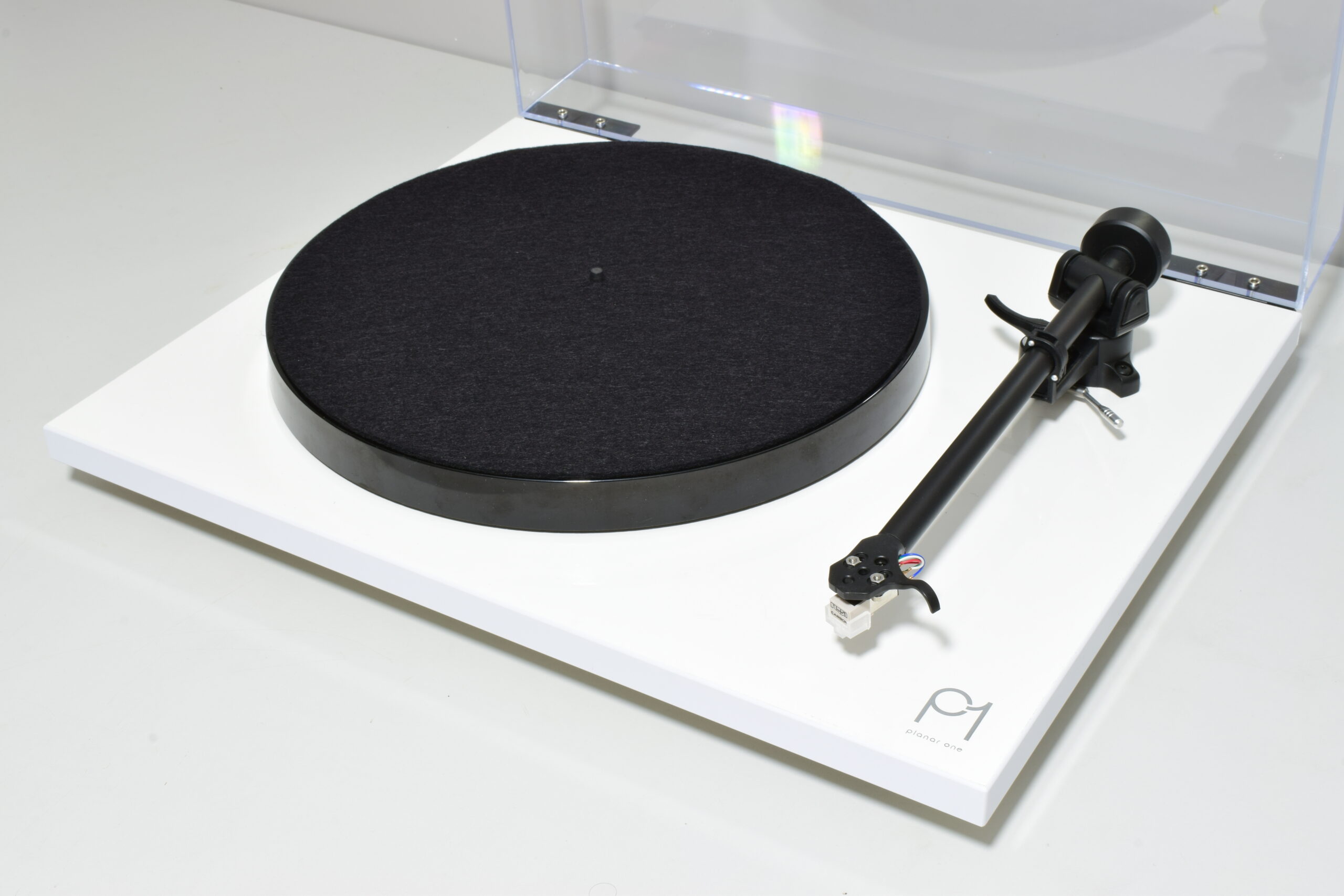 REGA PLANAR 1 TURNTABLE WITH CARBON REGA CARTRIDGE. WHITE. EXCELLENT CONDITION. 2 REGA PLANAR 1 TURNTABLE WITH CARBON REGA CARTRIDGE. WHITE. EXCELLENT CONDITION. - Image 2