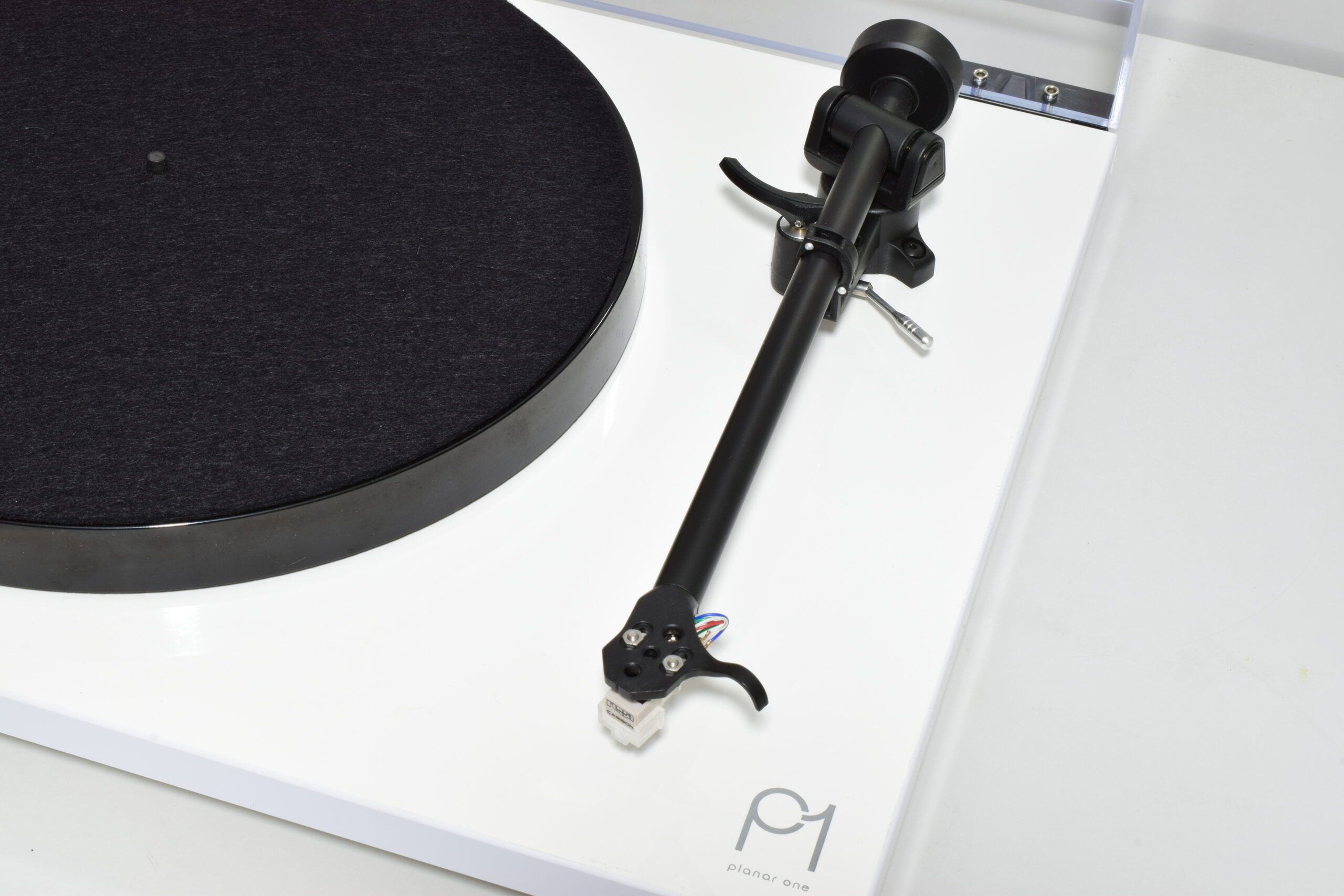 REGA PLANAR 1 TURNTABLE WITH CARBON REGA CARTRIDGE. WHITE. EXCELLENT CONDITION. 4 REGA PLANAR 1 TURNTABLE WITH CARBON REGA CARTRIDGE. WHITE. EXCELLENT CONDITION. - Image 4