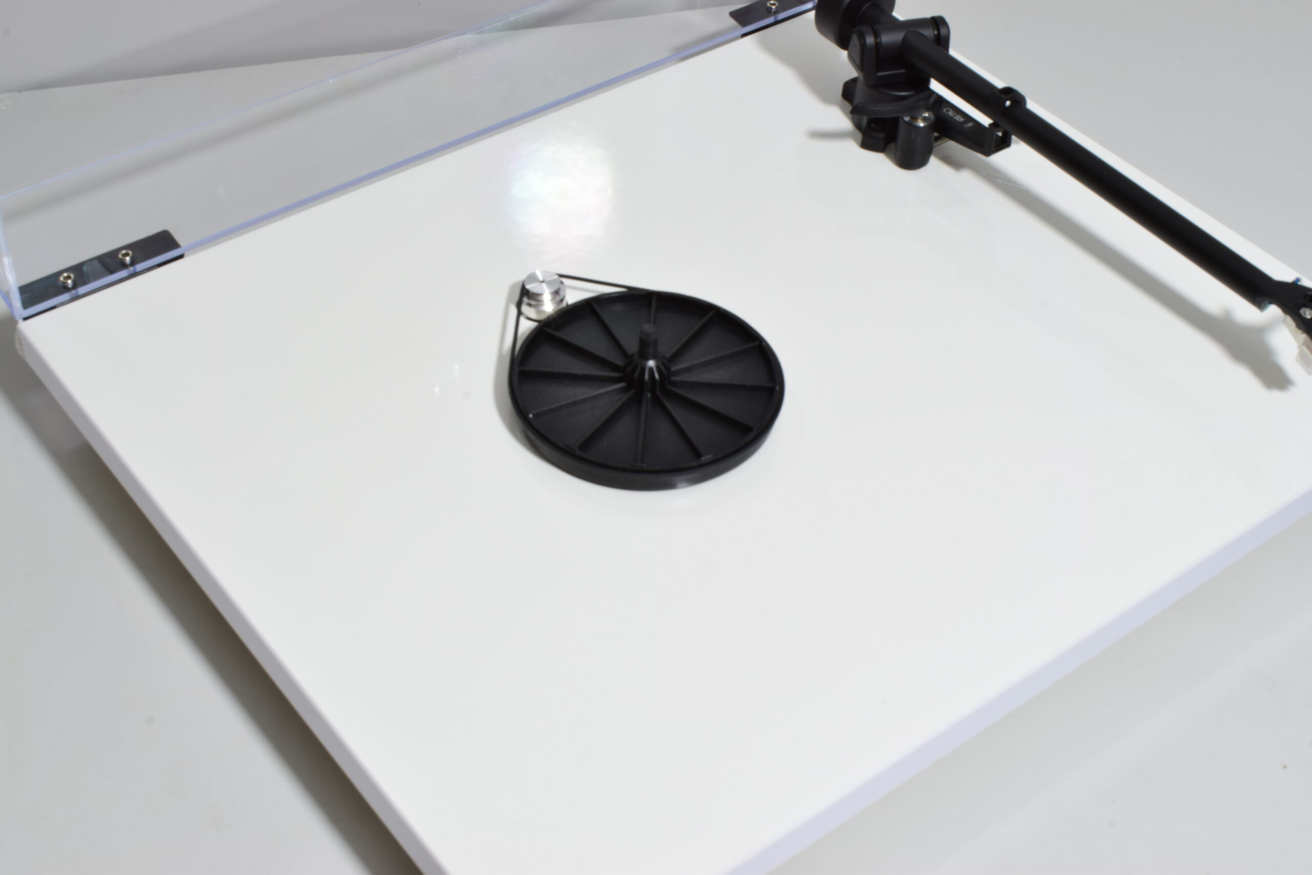 REGA PLANAR 1 TURNTABLE WITH CARBON REGA CARTRIDGE. WHITE. EXCELLENT CONDITION. 6 REGA PLANAR 1 TURNTABLE WITH CARBON REGA CARTRIDGE. WHITE. EXCELLENT CONDITION. - Image 6