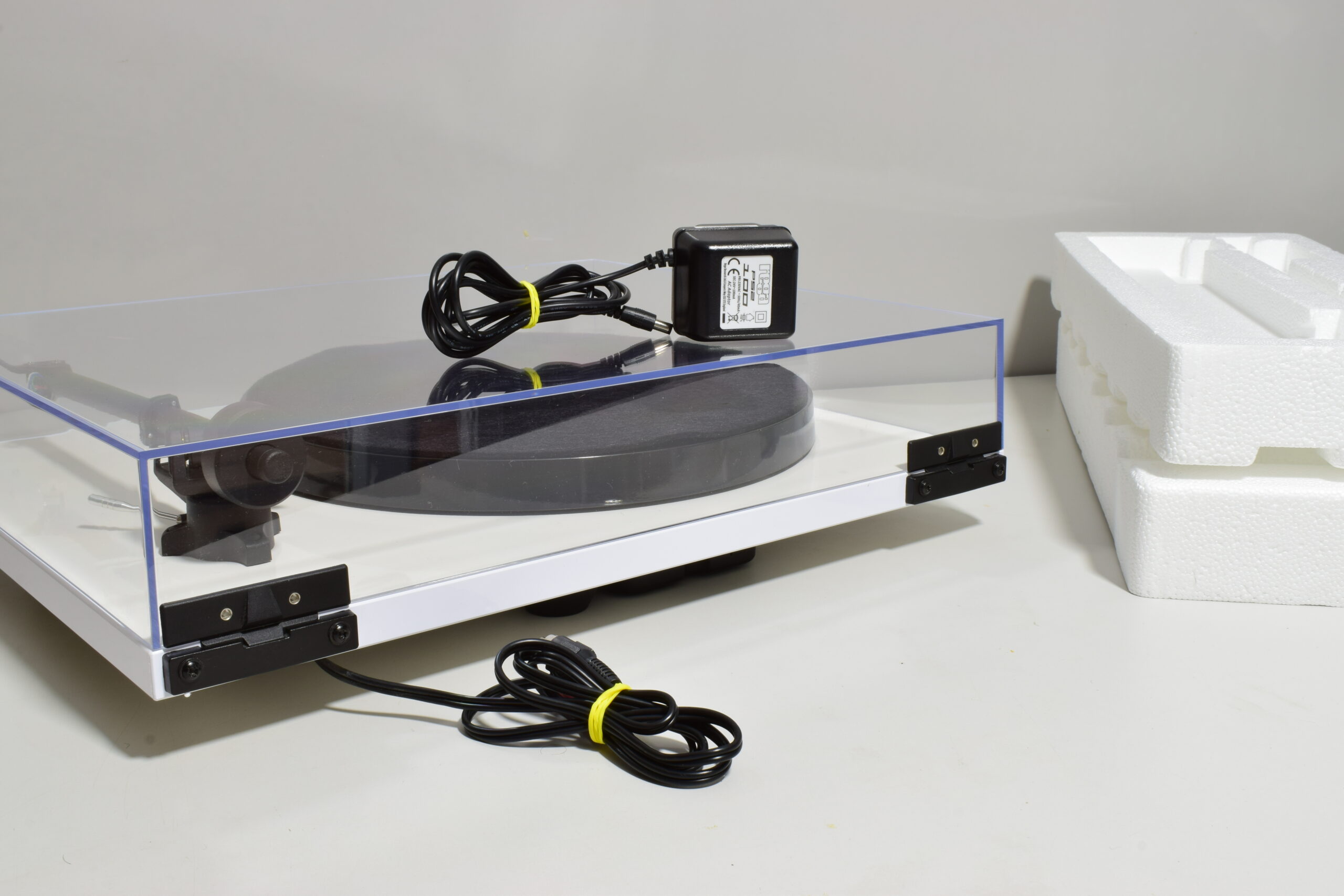 REGA PLANAR 1 TURNTABLE WITH CARBON REGA CARTRIDGE. WHITE. EXCELLENT CONDITION. 12 REGA PLANAR 1 TURNTABLE WITH CARBON REGA CARTRIDGE. WHITE. EXCELLENT CONDITION. - Image 12