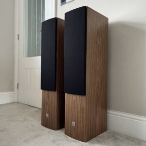 Second Hand Hi Fi 2 BOXED DALI RUBICON 5 FLOOR STANDING LOUDSPEAKERS. FABULOUS SOUND. WALNUT FINISH