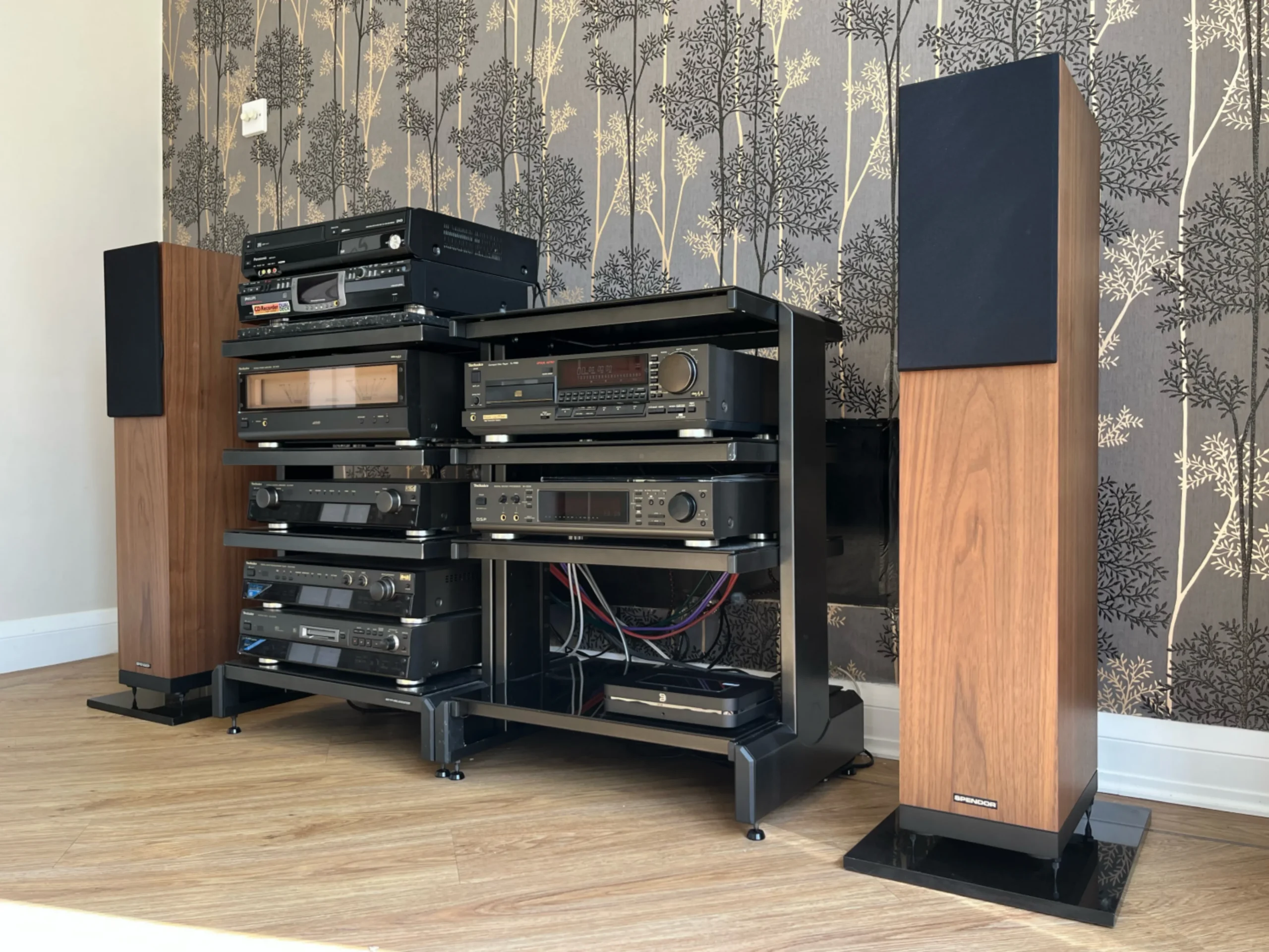 SPENDOR A7.2 FLOOR STANDING SPEAKERS IN WALNUT. STUNNING SOUND. BOXED. MINT. 5 SPENDOR A7.2 FLOOR STANDING SPEAKERS IN WALNUT. STUNNING SOUND. BOXED. MINT. - Image 5
