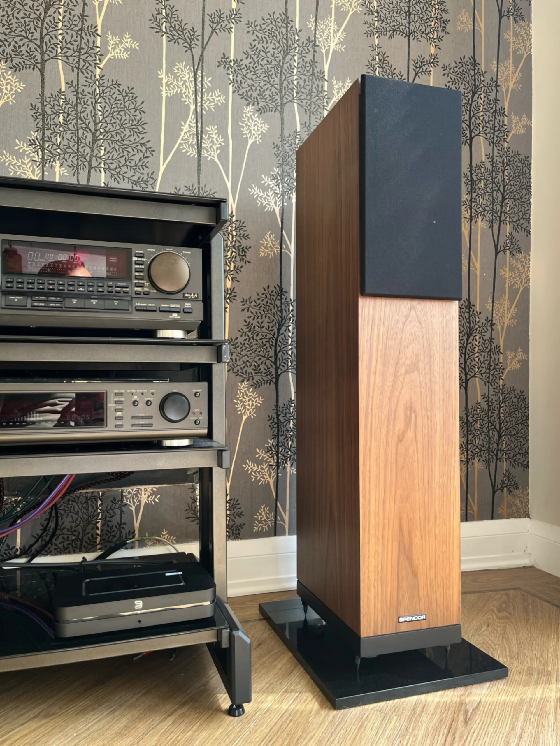 SPENDOR A7.2 FLOOR STANDING SPEAKERS IN WALNUT. STUNNING SOUND. BOXED. MINT. 6 SPENDOR A7.2 FLOOR STANDING SPEAKERS IN WALNUT. STUNNING SOUND. BOXED. MINT. - Image 6