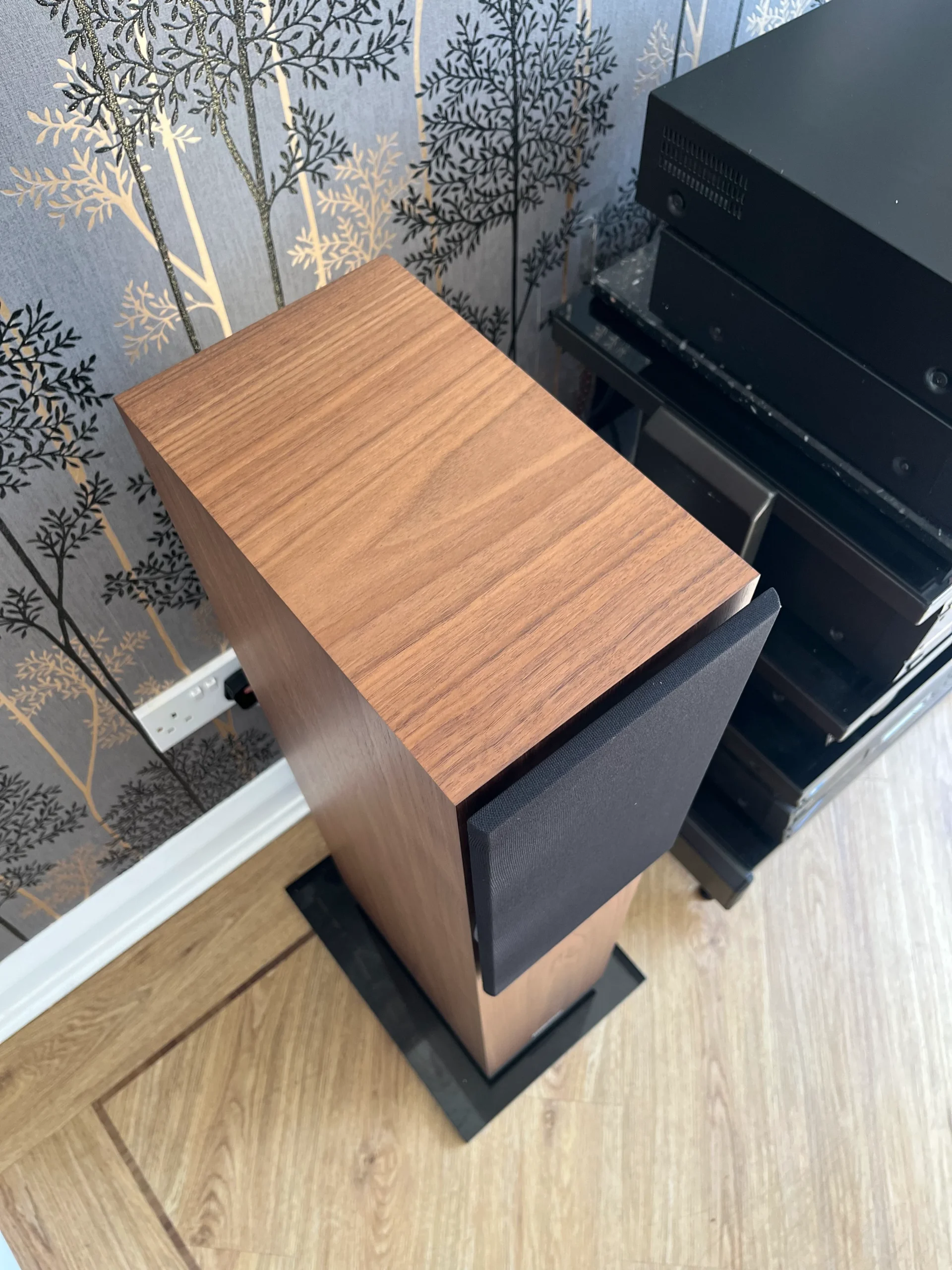 SPENDOR A7.2 FLOOR STANDING SPEAKERS IN WALNUT. STUNNING SOUND. BOXED. MINT. 8 SPENDOR A7.2 FLOOR STANDING SPEAKERS IN WALNUT. STUNNING SOUND. BOXED. MINT. - Image 8