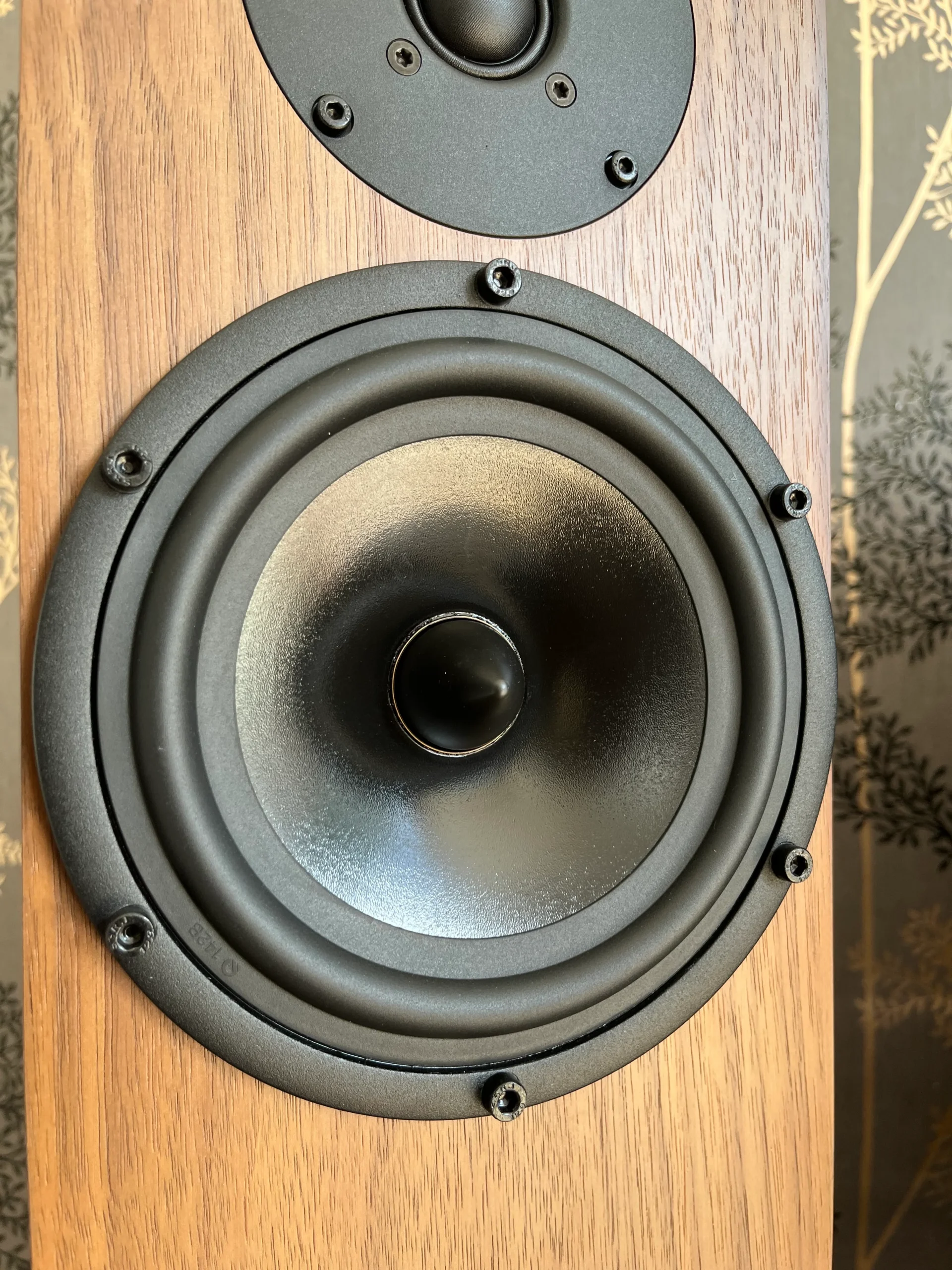 SPENDOR A7.2 FLOOR STANDING SPEAKERS IN WALNUT. STUNNING SOUND. BOXED. MINT. 12 SPENDOR A7.2 FLOOR STANDING SPEAKERS IN WALNUT. STUNNING SOUND. BOXED. MINT. - Image 12