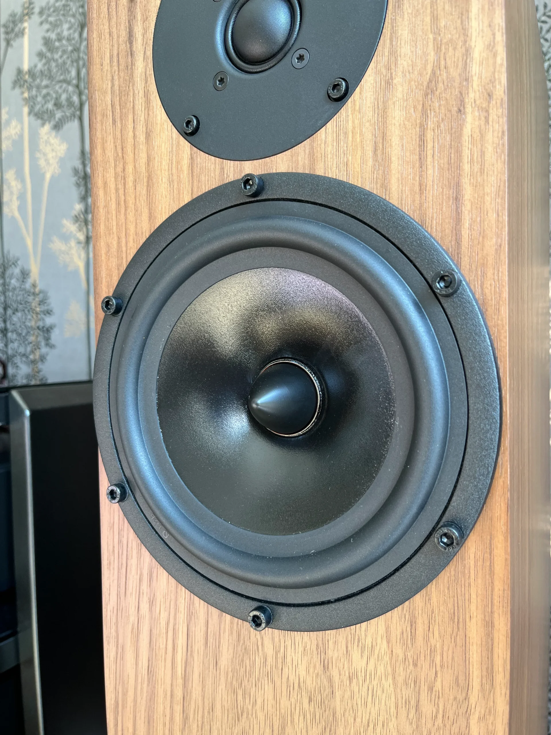 SPENDOR A7.2 FLOOR STANDING SPEAKERS IN WALNUT. STUNNING SOUND. BOXED. MINT. 16 SPENDOR A7.2 FLOOR STANDING SPEAKERS IN WALNUT. STUNNING SOUND. BOXED. MINT. - Image 16