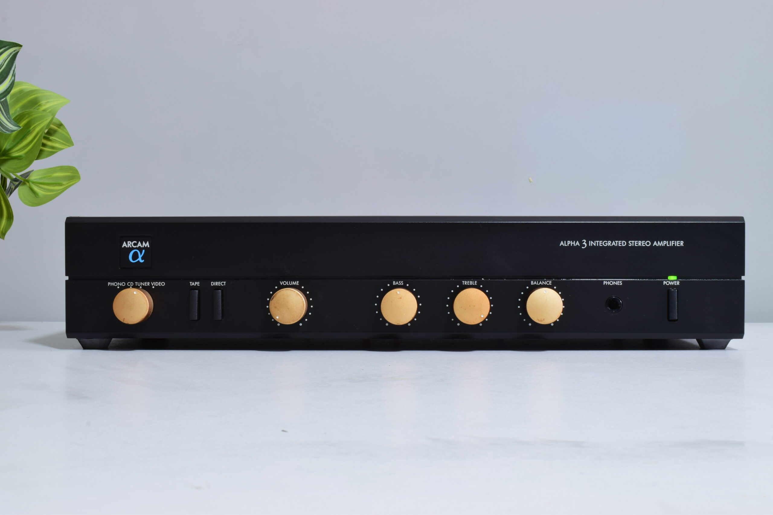 ARCAM ALPHA 3 INTEGRATED AMPLIFIER WITH PHONO IN. VERY NICE SOUND. 1 ARCAM ALPHA 3 INTEGRATED AMPLIFIER WITH PHONO IN. VERY NICE SOUND.