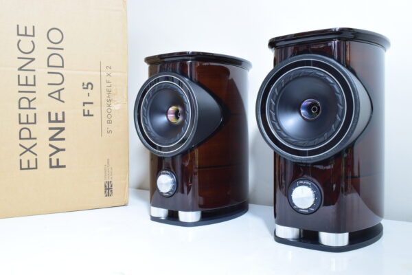 BOXED FYNE AUDIO F1-5 BOOKSHELF HI FI SPEAKERS. PIANO GLOSS WALNUT. BEAUTIES.