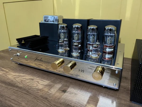 JADIS I-35 TUBE INTEGRATED AMPLIFIER. STUNNING KIT. BARELY USED. BOXED. RRP £7500