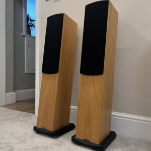 NEAT MOTIVE 1 FLOOR STANDING LOUDSPEAKERS. WONDERFUL SOUND. OAK FINISH.