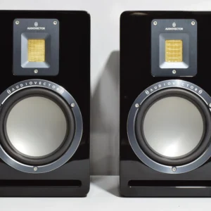 AUDIOVECTOR QR 1 PREMIUM BOOKSHELF SPEAKERS. QR SERIES. SOUND VERY NICE.