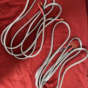 QED XT40i X – TUBE LOUDSPEAKER CABLE. 3M LONG. AIRLOC HEAT SHRINK 4MM BANANA.