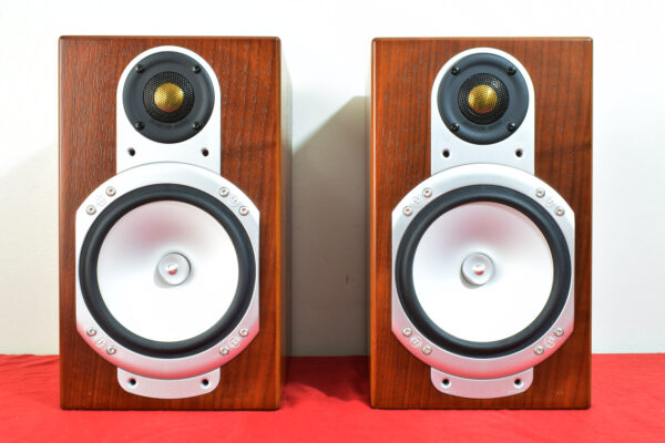 MONITOR AUDIO SILVER RS 1 BOOKSHELF SPEAKERS. C CAM. ROSEWOOD FINISH WITH GRILLS.