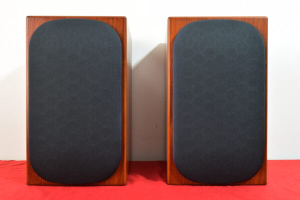 MONITOR AUDIO SILVER RS 1 BOOKSHELF SPEAKERS. C CAM. ROSEWOOD FINISH WITH GRILLS. - Image 2