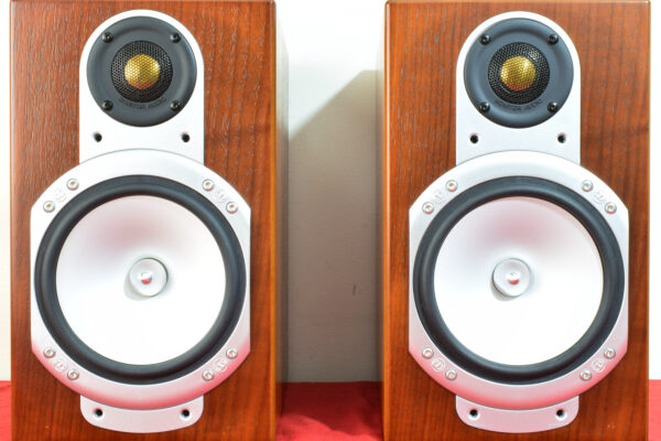 MONITOR AUDIO SILVER RS 1 BOOKSHELF SPEAKERS. C CAM. ROSEWOOD FINISH WITH GRILLS. - Image 3