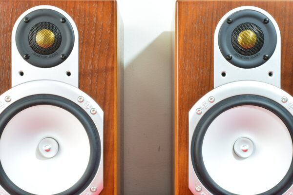 MONITOR AUDIO SILVER RS 1 BOOKSHELF SPEAKERS. C CAM. ROSEWOOD FINISH WITH GRILLS. - Image 4