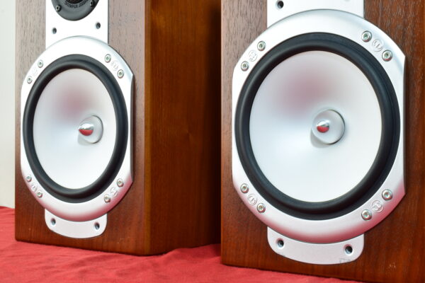 MONITOR AUDIO SILVER RS 1 BOOKSHELF SPEAKERS. C CAM. ROSEWOOD FINISH WITH GRILLS. - Image 7