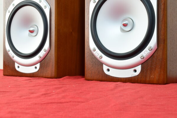 MONITOR AUDIO SILVER RS 1 BOOKSHELF SPEAKERS. C CAM. ROSEWOOD FINISH WITH GRILLS. - Image 9