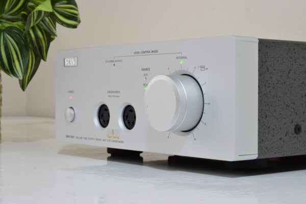 STAX SRM-700T VACUUM TUBE OUTPUT DRIVER UNIT FOR ELECTROSTATIC HEADPHONES. BOXED.