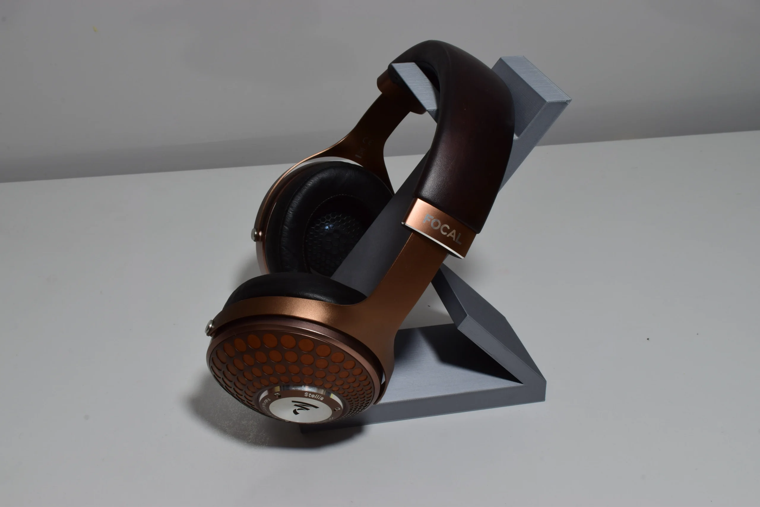 FOCAL STELLIA REFERENCE CLOSED-BACK HI FI HEADPHONES. BERYLLIUM DRIVERS. 12 FOCAL STELLIA REFERENCE CLOSED-BACK HI FI HEADPHONES. BERYLLIUM DRIVERS. - Image 12