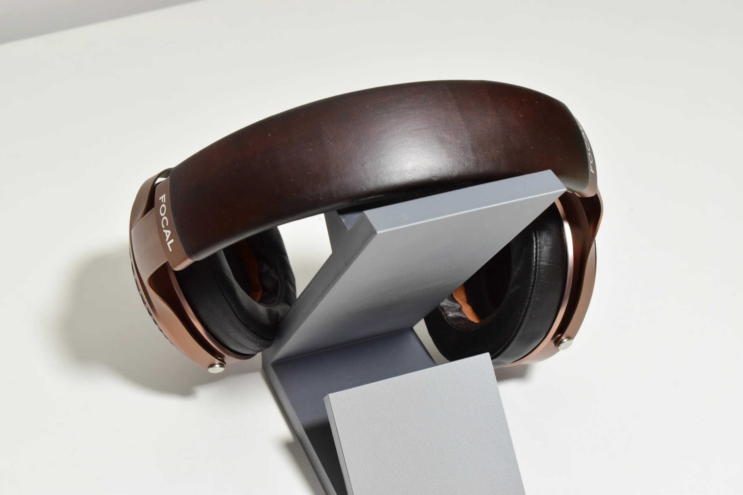 FOCAL STELLIA REFERENCE CLOSED-BACK HI FI HEADPHONES. BERYLLIUM DRIVERS. 13 FOCAL STELLIA REFERENCE CLOSED-BACK HI FI HEADPHONES. BERYLLIUM DRIVERS. - Image 13