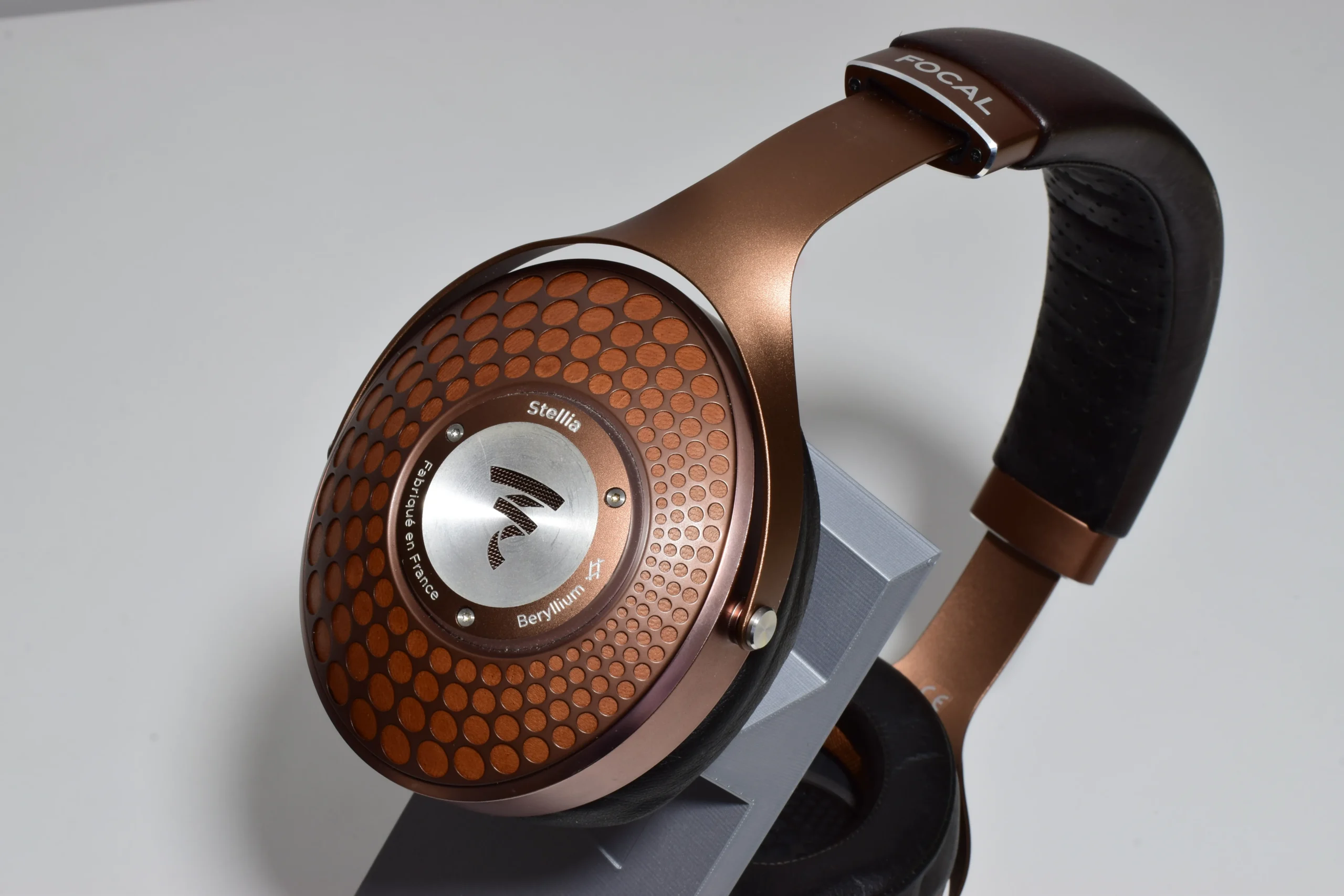 FOCAL STELLIA REFERENCE CLOSED-BACK HI FI HEADPHONES. BERYLLIUM DRIVERS. 14 FOCAL STELLIA REFERENCE CLOSED-BACK HI FI HEADPHONES. BERYLLIUM DRIVERS. - Image 14