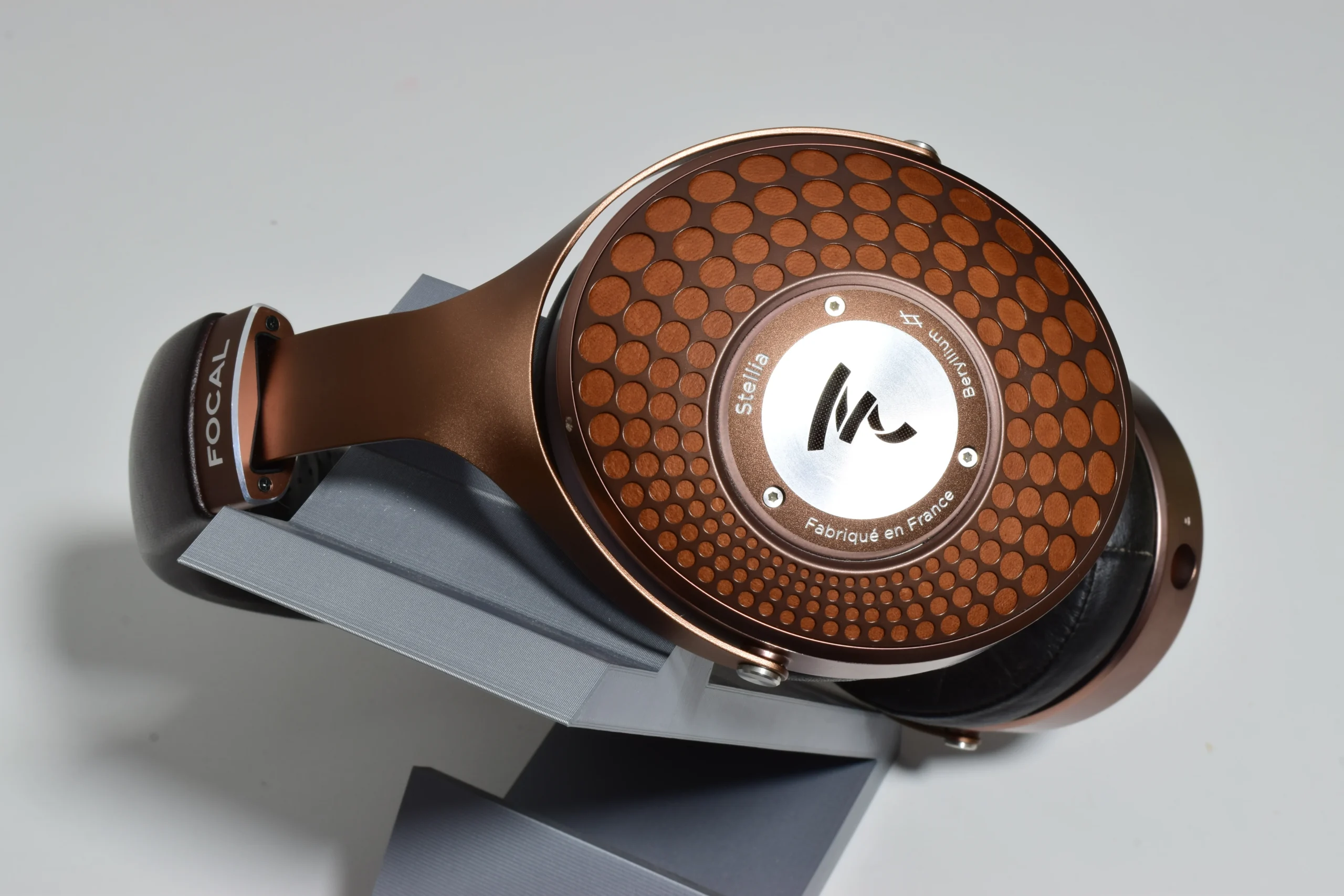 FOCAL STELLIA REFERENCE CLOSED-BACK HI FI HEADPHONES. BERYLLIUM DRIVERS. 16 FOCAL STELLIA REFERENCE CLOSED-BACK HI FI HEADPHONES. BERYLLIUM DRIVERS. - Image 16