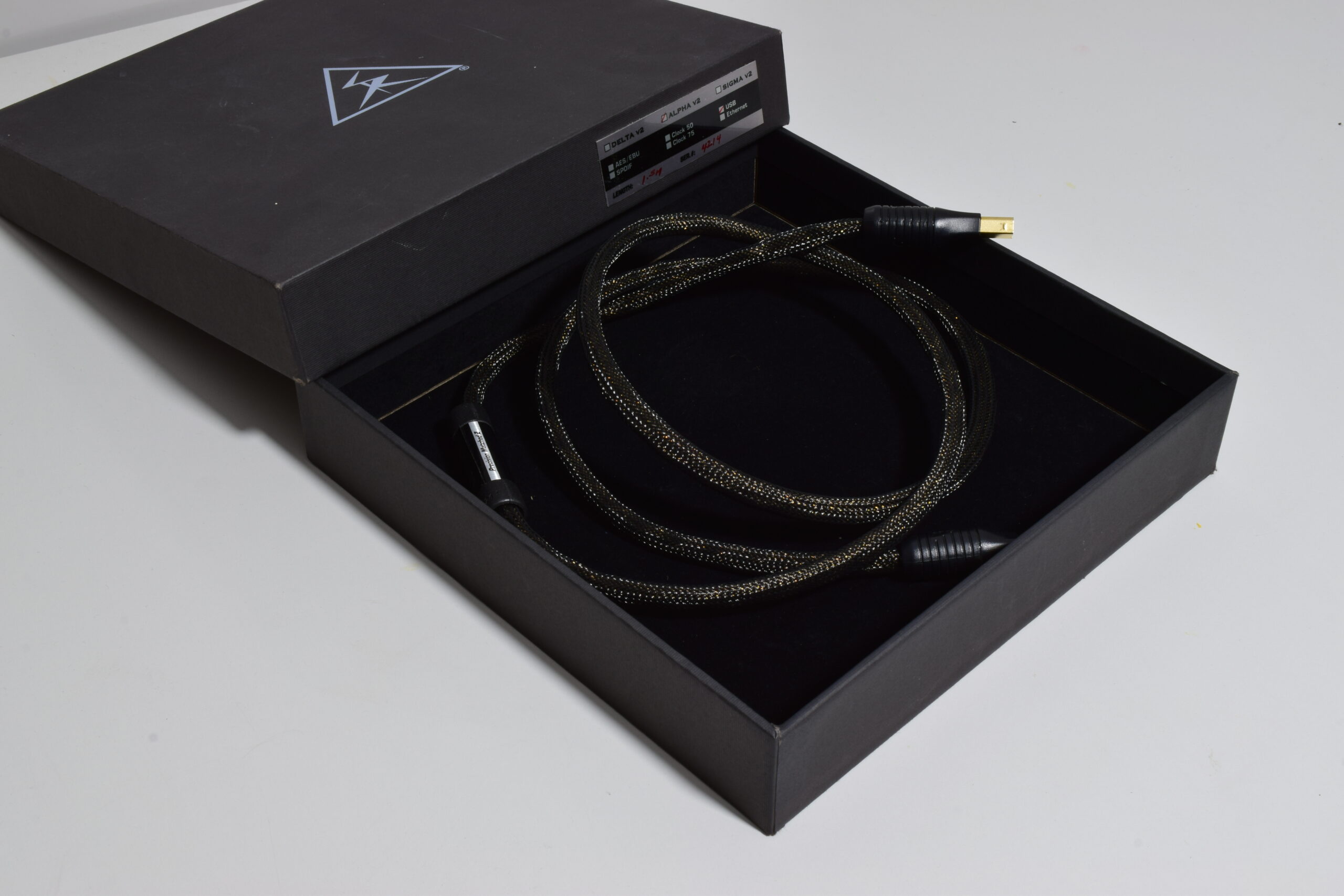 BOXED SHUNYATA RESEARCH ALPHA V2 USB TYPE A TO USB TYPE B. 1.5M. PREMIUM, AUDIOPHILE GRADE. 2 BOXED SHUNYATA RESEARCH ALPHA V2 USB TYPE A TO USB TYPE B. 1.5M. PREMIUM, AUDIOPHILE GRADE. - Image 2